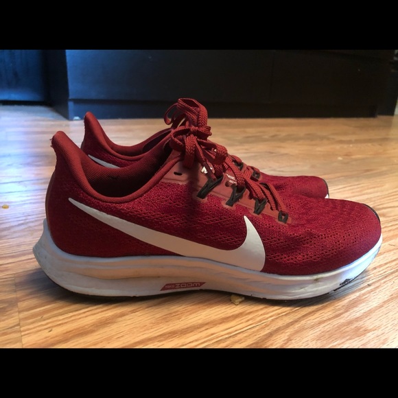 Nike running shoes (size 8) - Picture 1 of 2